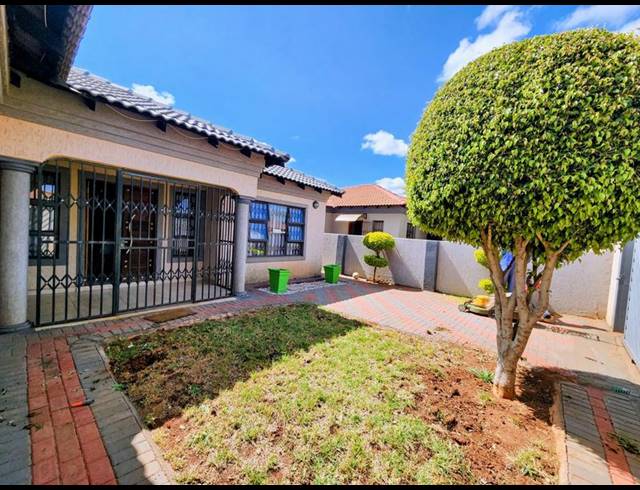 3 BEDROOM PROPERTY TO RENT IN THE ORCHARDS